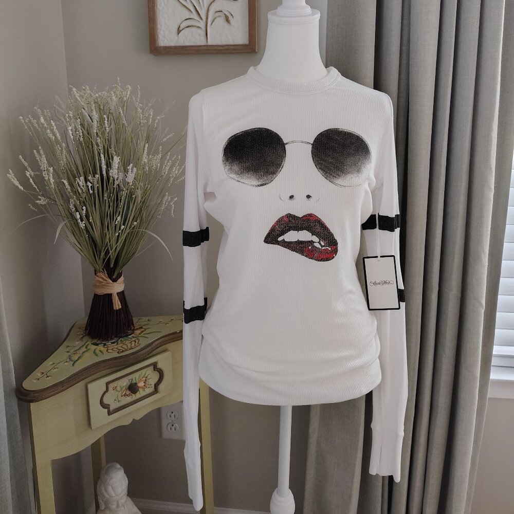 Lauren Moshi White Sweater with Black and Red Graphic